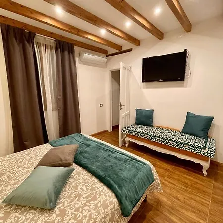 Appartamento Interno12 *